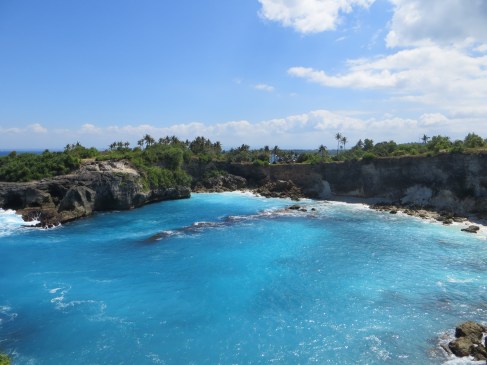 blue lagoon nusa ceningan bali cliff jumping
