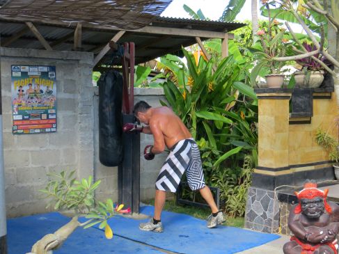 Welcome to my crappy Indonesian gym