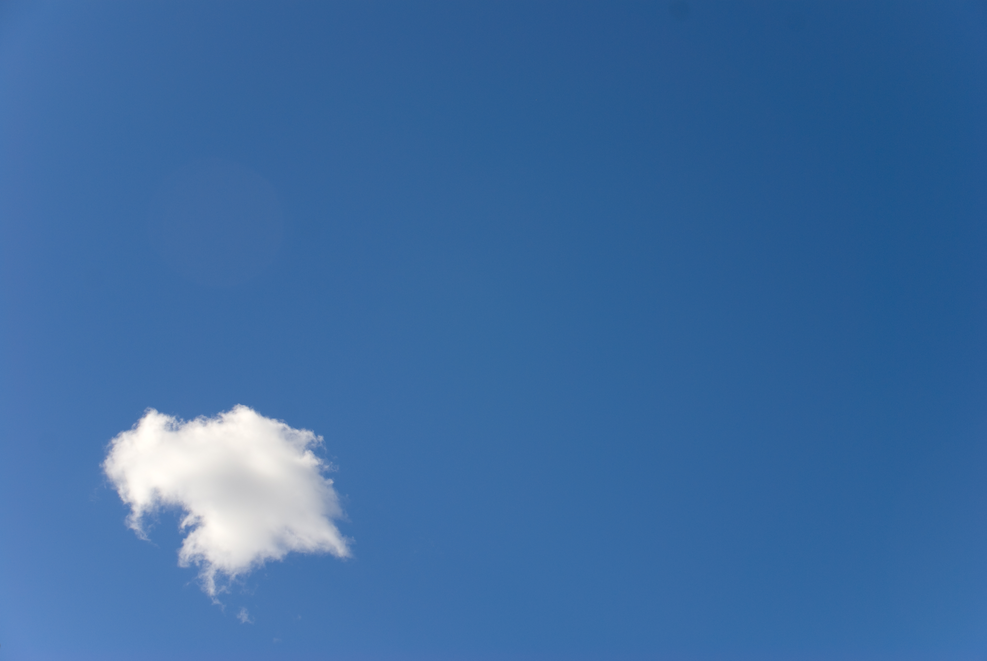 Sky idiom. The sky is the limit леттеринг. Ясное голубое небо. Skys the limit. Голубое небо фон.