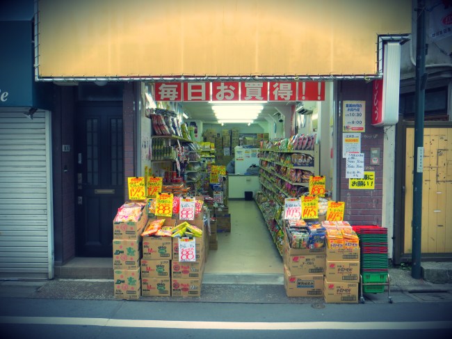Tokyo Gotokuji temple cats
