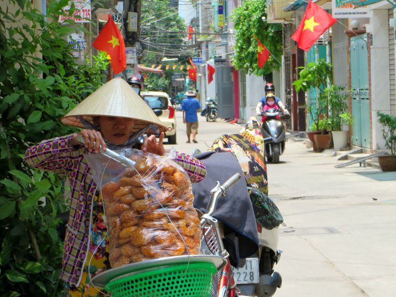 Street vendor, Tran Hung Dao